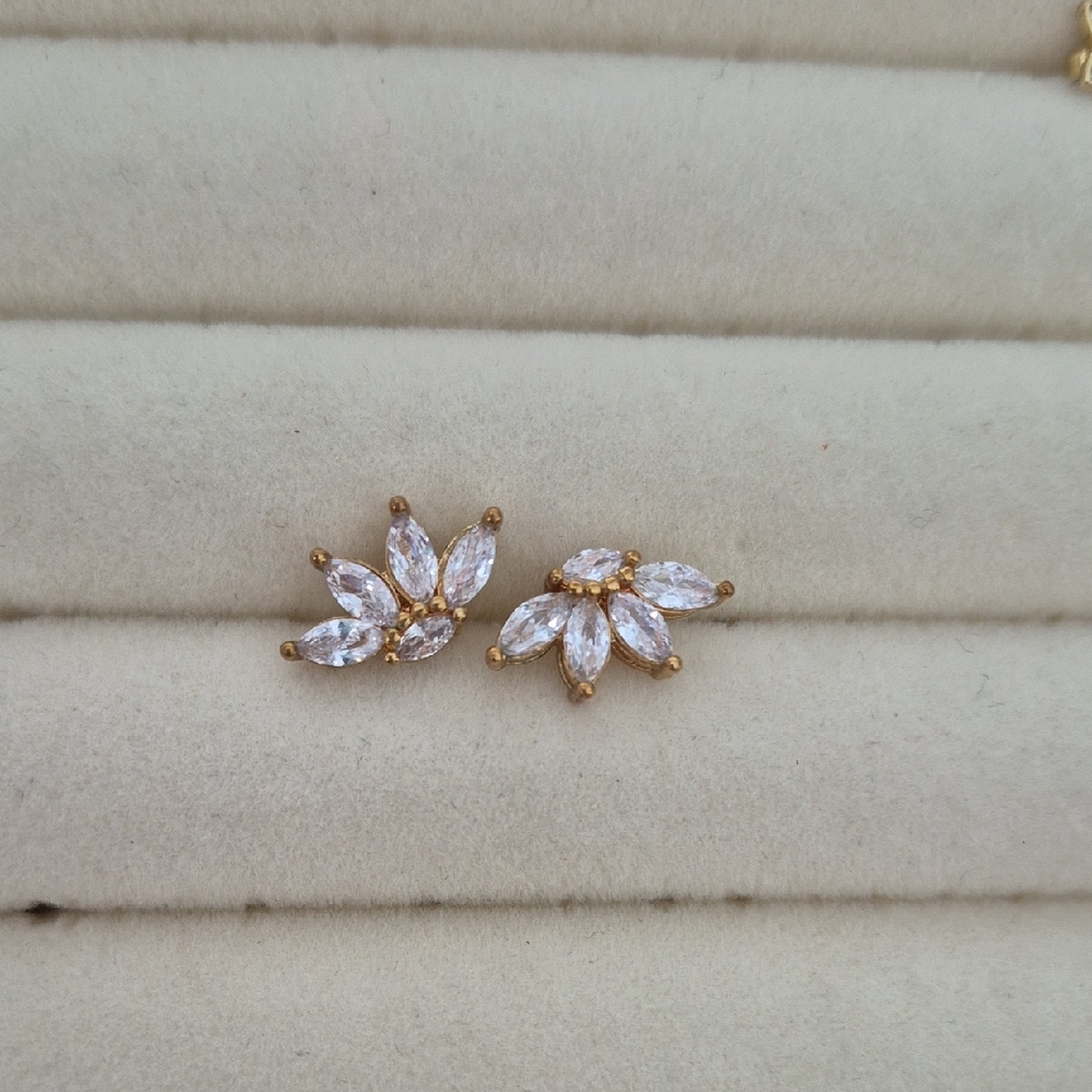 Gold-plated Cz Floral Stud Earrings - Clear